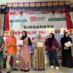 Kelurahan Sungai Pinang Luar Sukses Gelar Penutupan Lomba Karaoke HUT RI ke-80, Warga Antusias dan Harapkan Ajang Tahunan.