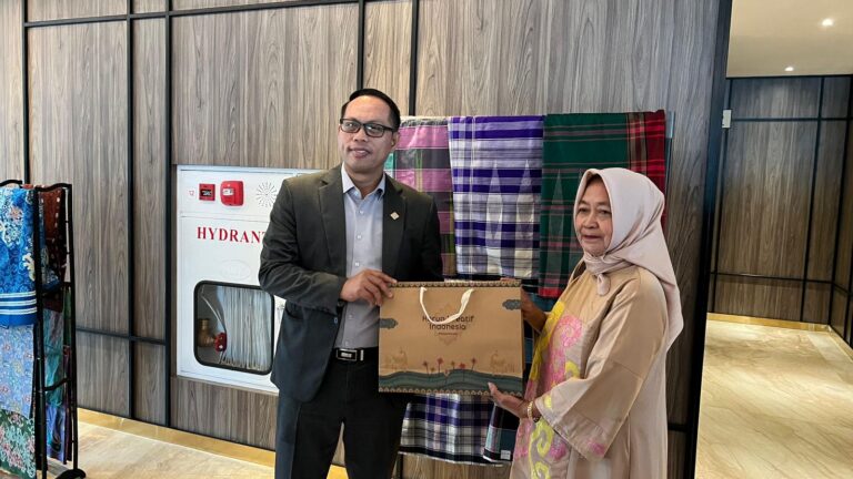 Hotel FUGO Samarinda Gelar Program CSR “We Care Better” Tahun Ketiga: Angkat Tema Tenun Samarinda sebagai Warisan Budaya dan UMKM Unggulan