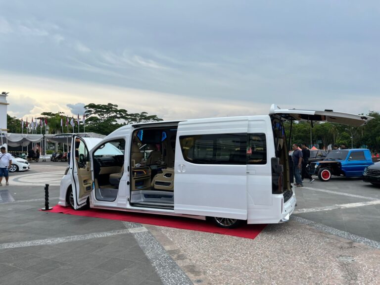 Hiace Kaltim Meriahkan Kontes Auto Ride di Dome Balikpapan Bersama Cendana Mitra Perkasa.